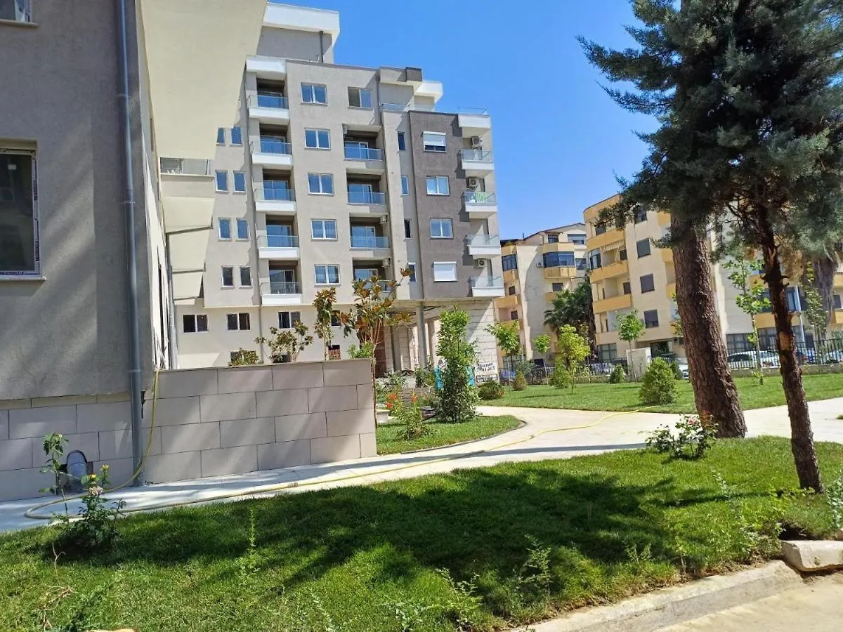 Seaside Apartment Lte Golem