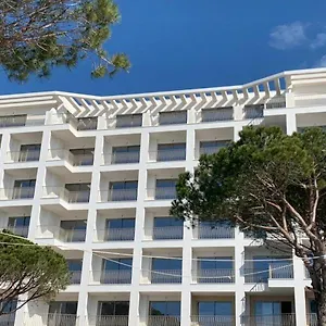 4* Hotel Fllad And